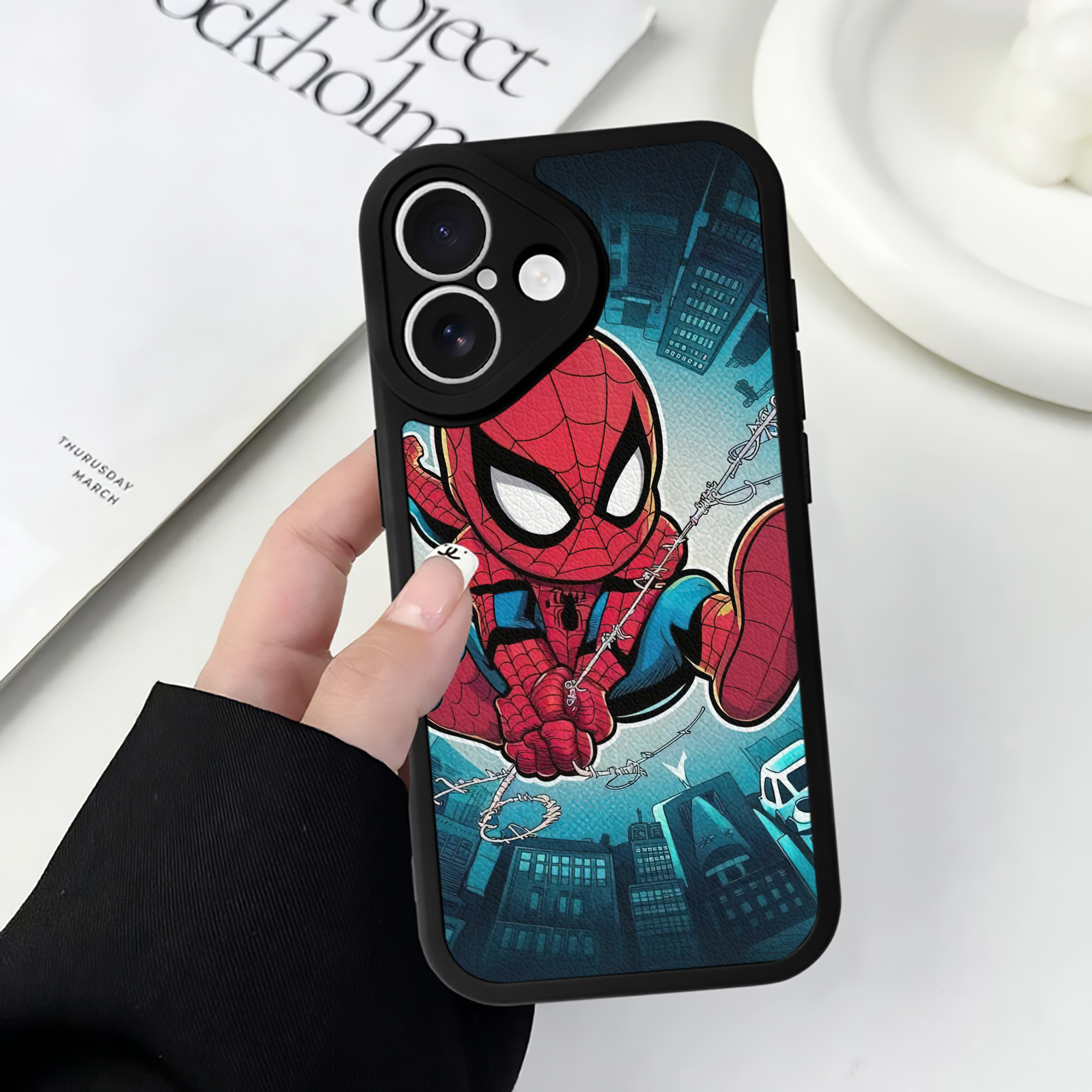 Spider Man スパイダーマン 【iPhone 16シリーズ対応】シリコンスマホケース（レザー調） 材質：シリコン